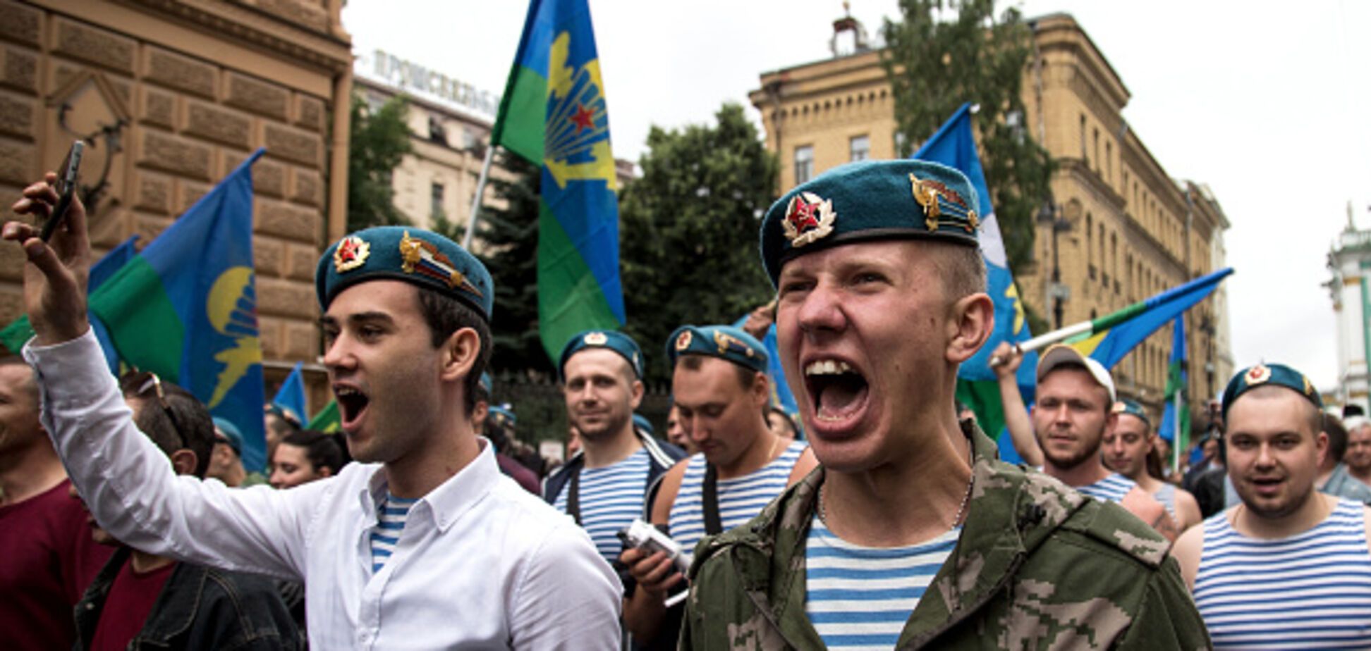 Після 'бойової півлітри': в Криму 'сині' ВДВшники влаштували маски-шоу