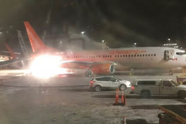 У Канаді зіткнулися і спалахнули два літаки