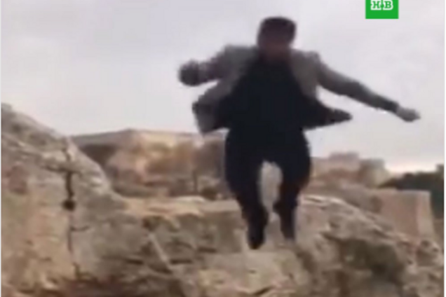 Турок заради забави стрибнув зі скелі та розбився