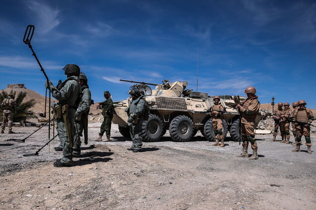 Российскую авиабазу в Сирии атаковали: есть раненые. Опубликовано видео