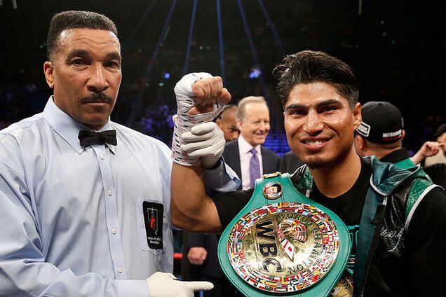 'Весь мир видел': тренер чемпиона мира нашел нелепую отмазку, чтобы избежать боя с Ломаченко