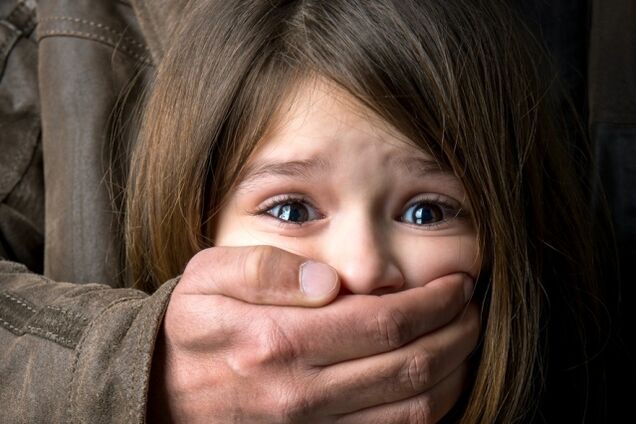 Вовремя спохватились: на Житомирщине строители спасли ребенка от педофила