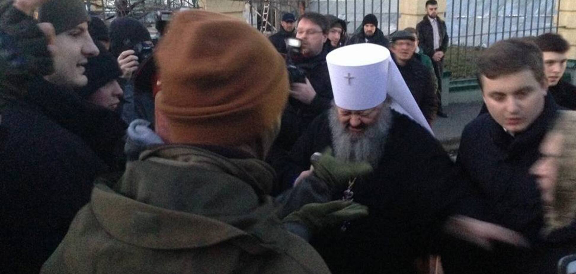 'Воістину берсерки!' Атака бабусь на радикалів під Лаврою схвилювала мережу