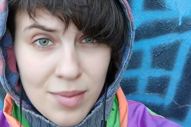 Дівчина з тату