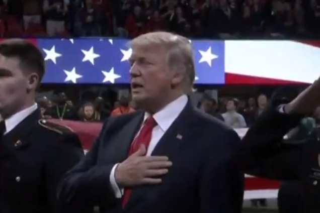 Трамп крупно осоромився через гімн США: опубліковано відео