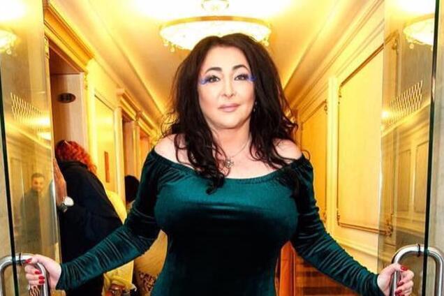 На премии в Москве Лолита со сцены выругалась матом: видео