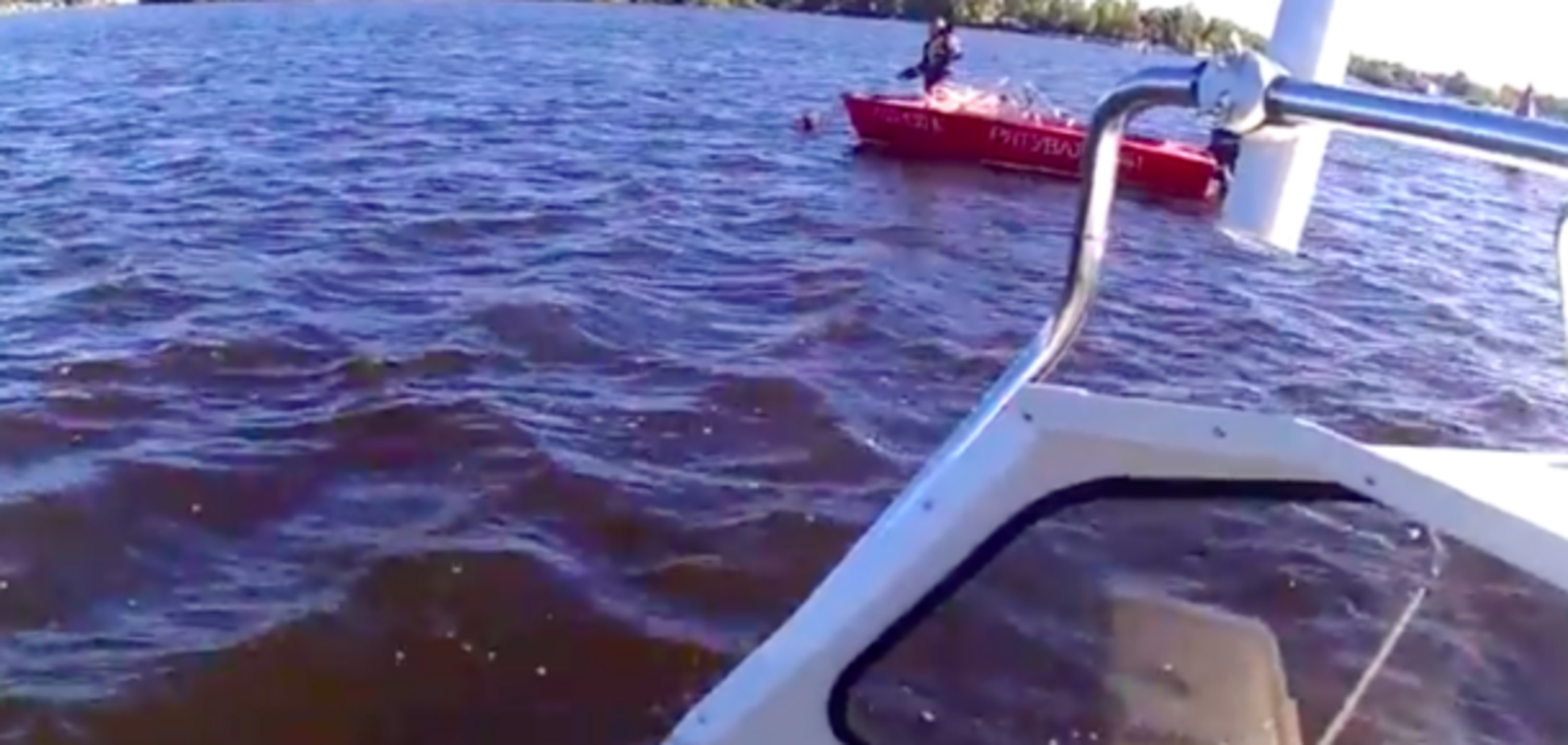 Запорожские чиновники перевернулись на ведомственном катере: один погиб, второй в больнице