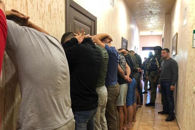  В Одессе задержали 25 вооруженных титушек