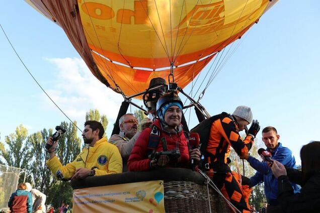 В Умани парашютисты на высоте более 4 км установили рекорд Украины