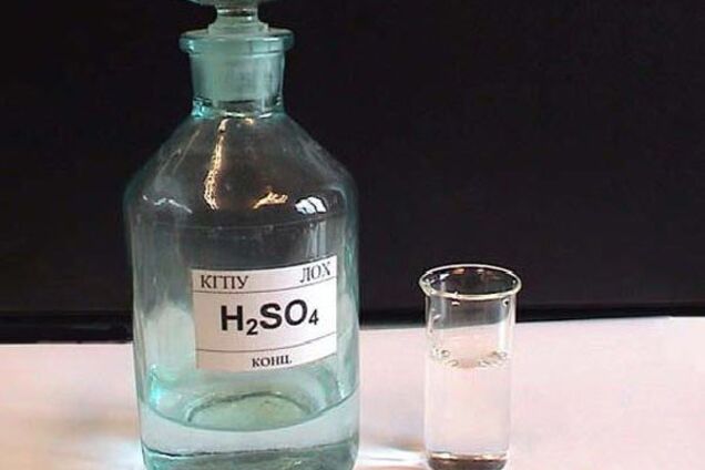 В Запорожье бездомный облил молодую девушку кислотой