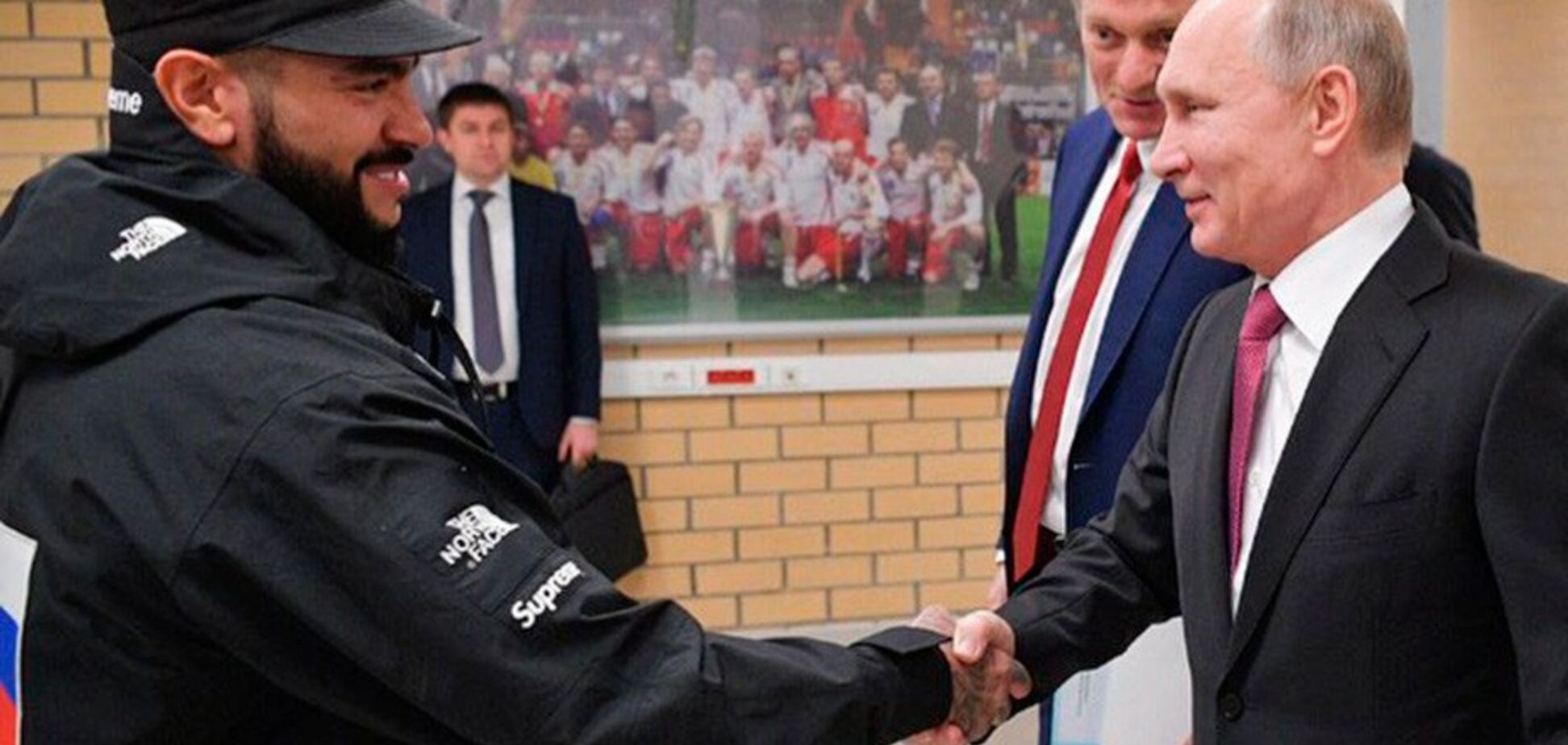 Футболистов сборной Украины жестко раскритиковали из-за фото с Путиным