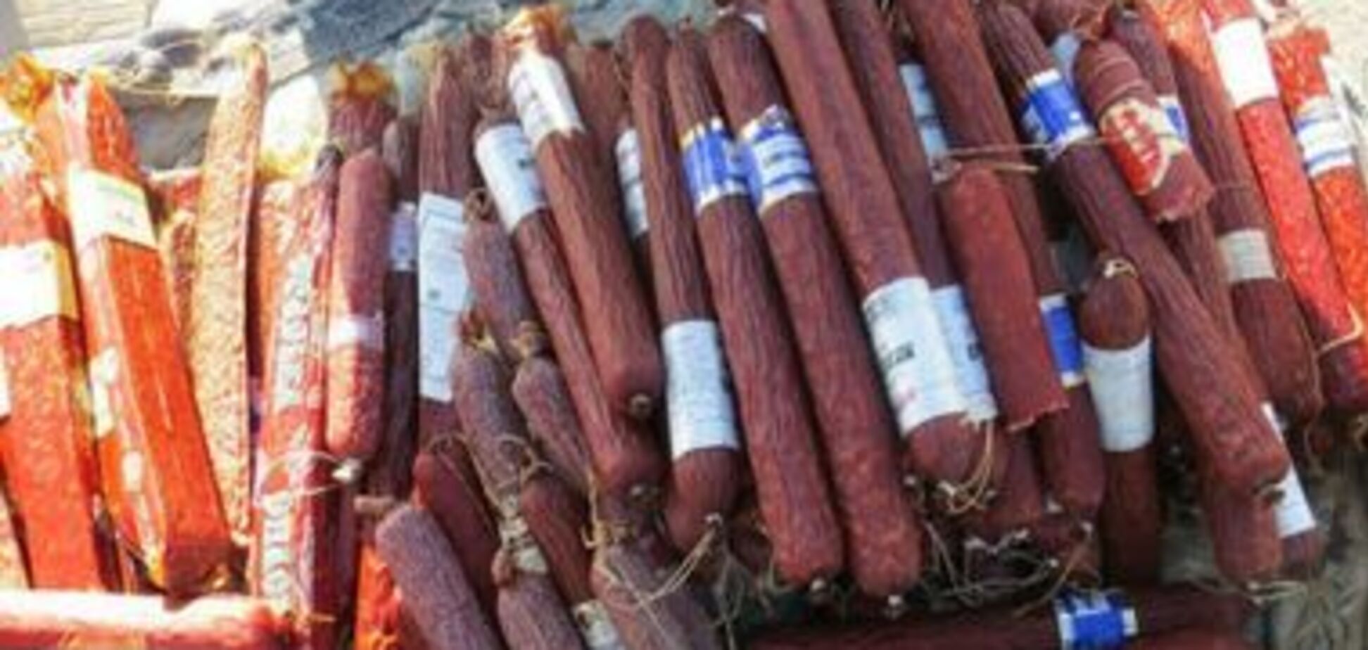 ''Место для кокаина?'' В Крыму оккупанты удивили ''новым видом'' колбасы