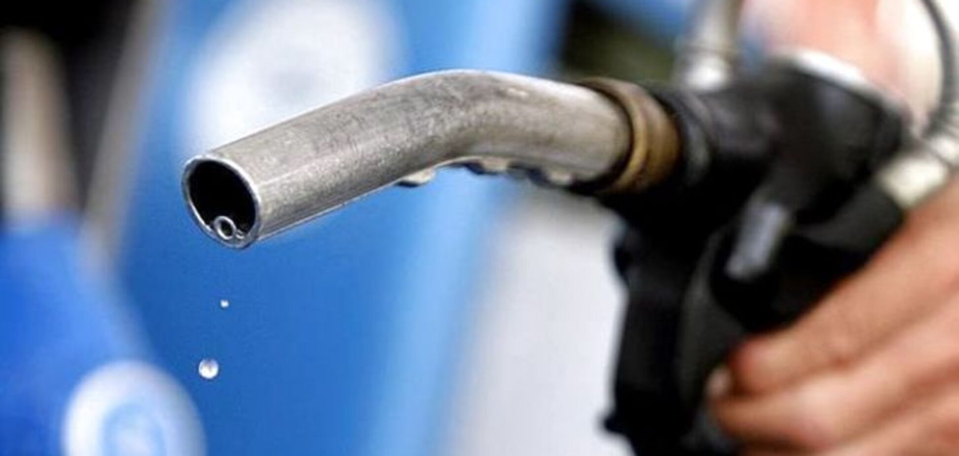 Скачок цін на бензин: Україні розповіли, як обвалити вартість палива