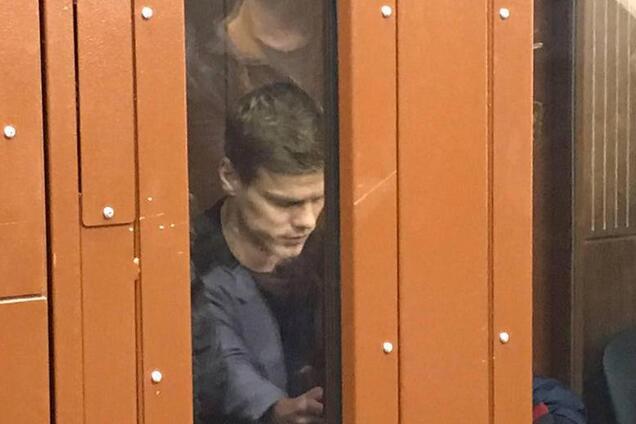 ''Изгои и петушары'': бывший зэк рассказал, что ждет Кокорина и Мамаева в тюрьме