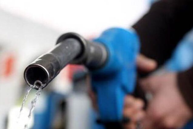 Чому в Україні дорожчає бензин і скільки він має коштувати