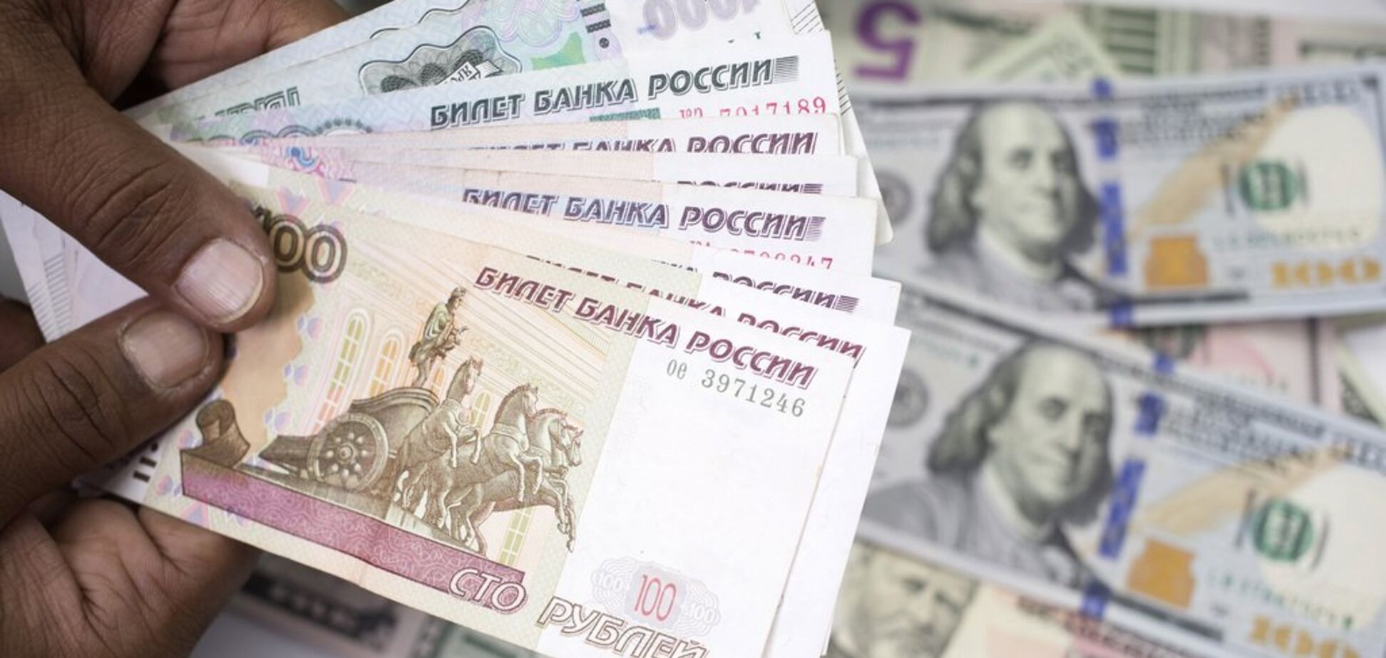 ''План деградації'': Росії напророкували банкрутство через відмову від долара