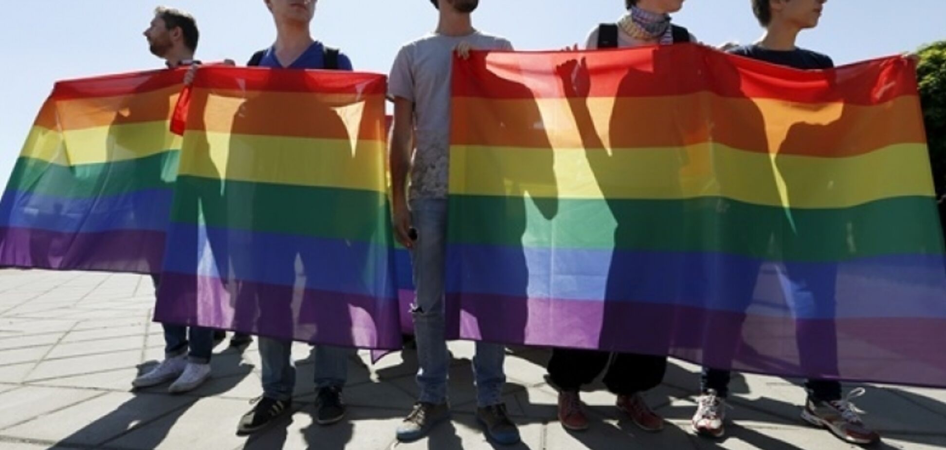 ''Живи, как глухонемой призрак'': какой скандал разгорелся вокруг ЛГБТ в Украине