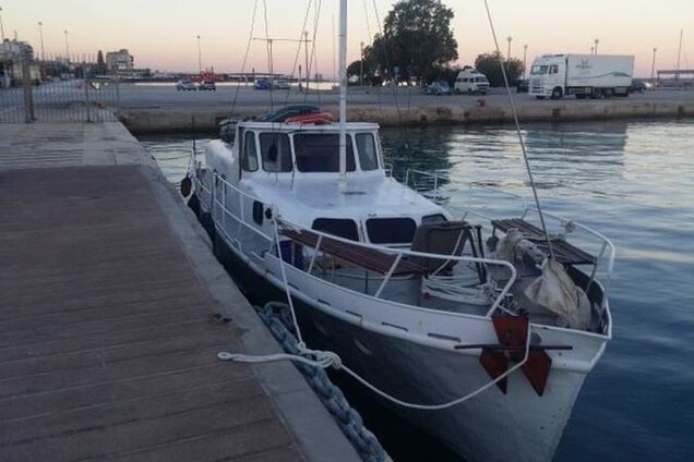 У берегов Греции задержали украинскую яхту с нелегалами