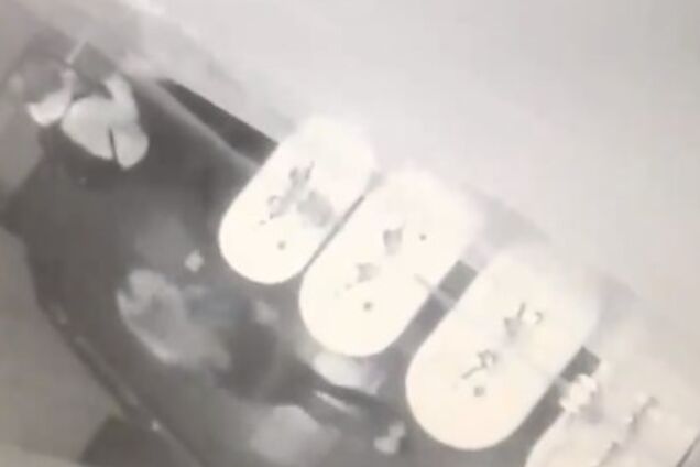 ''Украли даже мыльницы'': в Киеве ''обчистили'' кинотеатр. Видеофакт