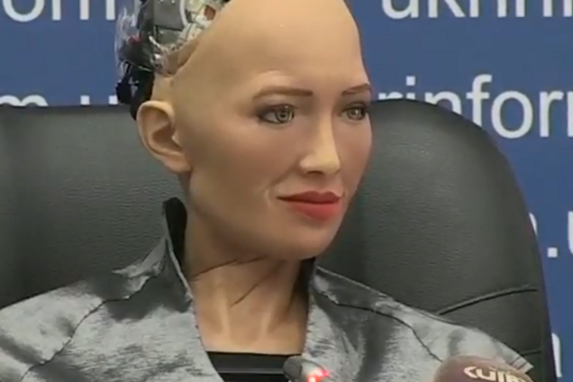 Самый умный робот в мире назвала украинского премьера ''привлекательным'': что именно она сказала
