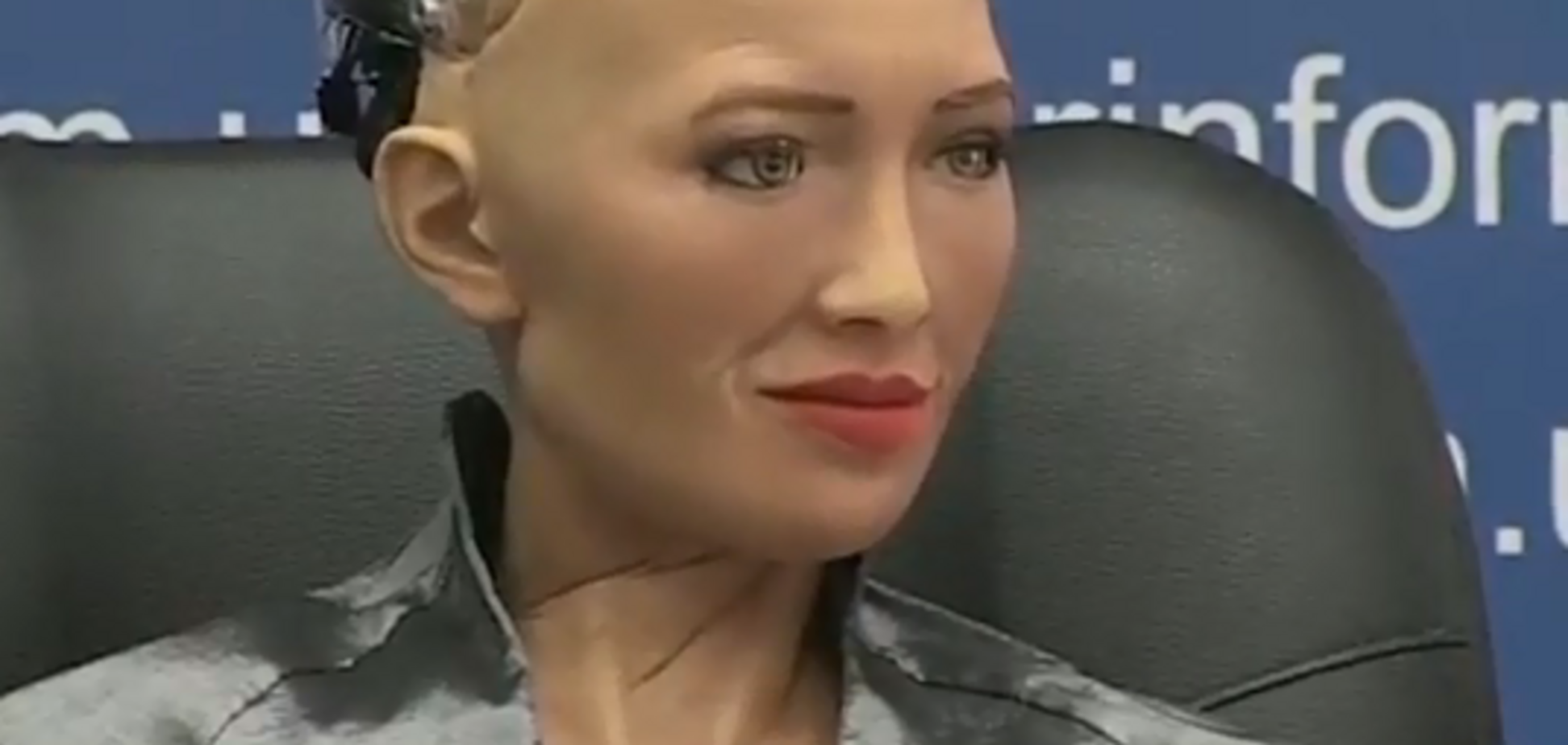 Самый умный робот в мире назвала украинского премьера ''привлекательным'': что именно она сказала