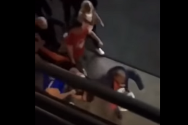 Усе в крові: з'явилося нове відео місця замаху на бізнесмена в Харкові