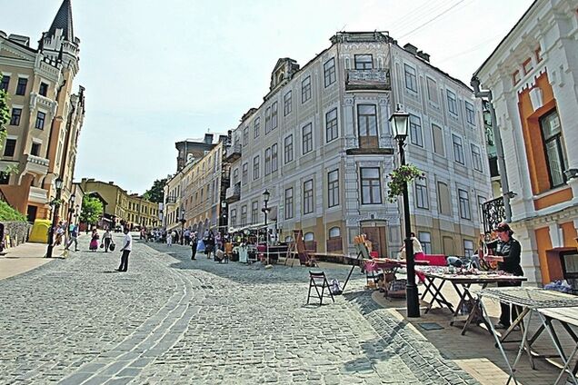 В Киеве установили необычную брусчатку: что с ней не так