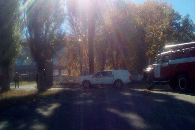 ЧП в Лисичанске: во двор школы упала часть ракеты