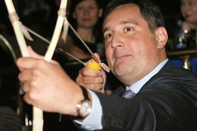 Илон Маск нервно курит в коридоре