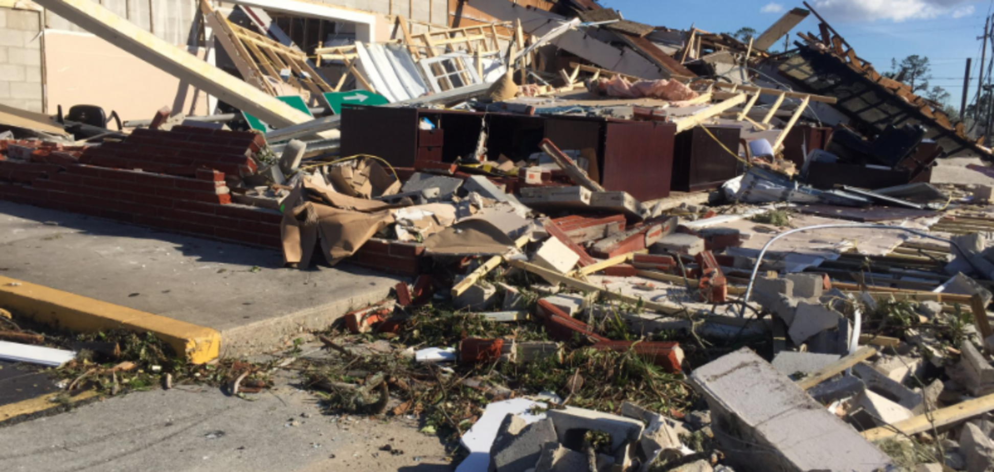 Дома превратились в месиво: ''ураган столетия'' убил семеро в США