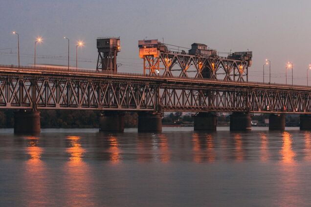 Фотограф показав світанок в річковому порту Дніпра: чарівні фото