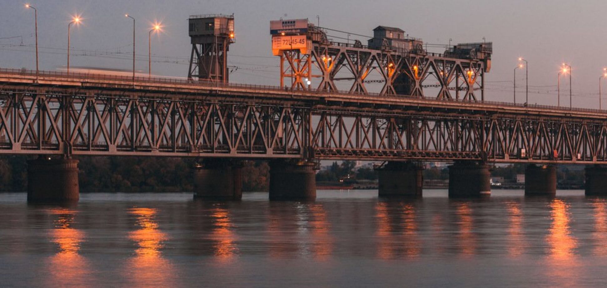 Фотограф показав світанок в річковому порту Дніпра: чарівні фото