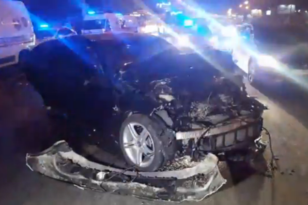 В Киеве Mercedes на огромной скорости протаранил маршрутку: первые подробности