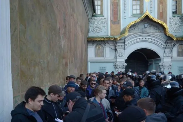 В Киево-Печерской лавре задержаны около 100 "титушек": что известно
