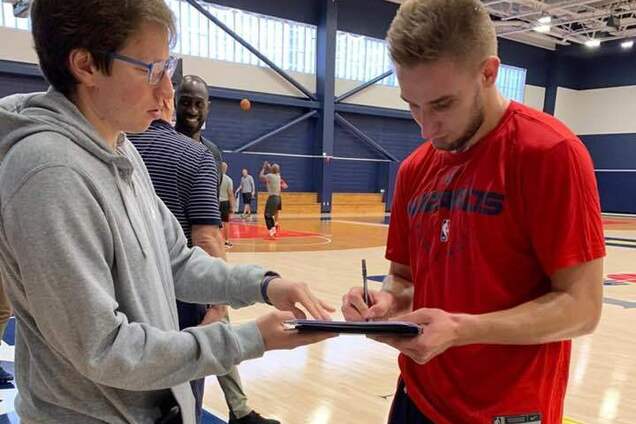 Гравець збірної України підписав контракт з клубом НБА