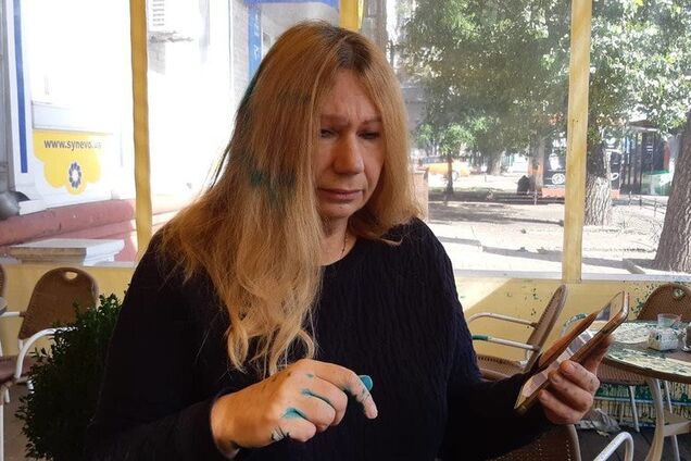 ''Слава Украине!'' Мать погибшей экс-регионалки Бережной облили зеленкой