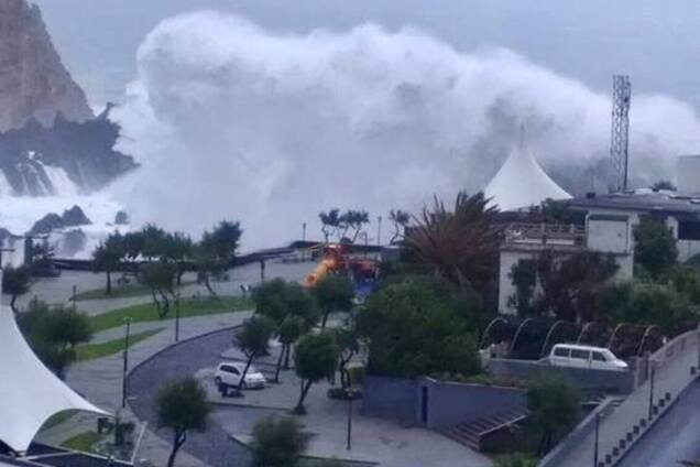 Мощный ураган ''Лесли'' добрался до Европы: появились фото и видео