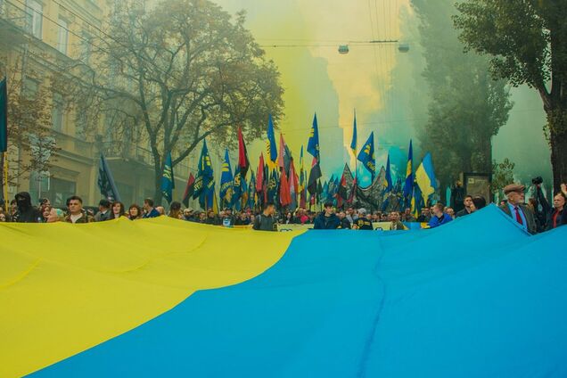 Київ потонув у диму і вогнях: з'явилися вражаючі фото і відео з маршу УПА