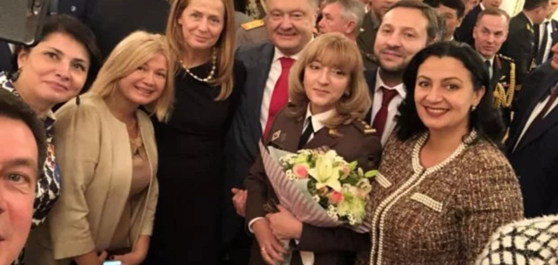 Порошенко впервые присвоил женщине звание генерала: что о ней известно