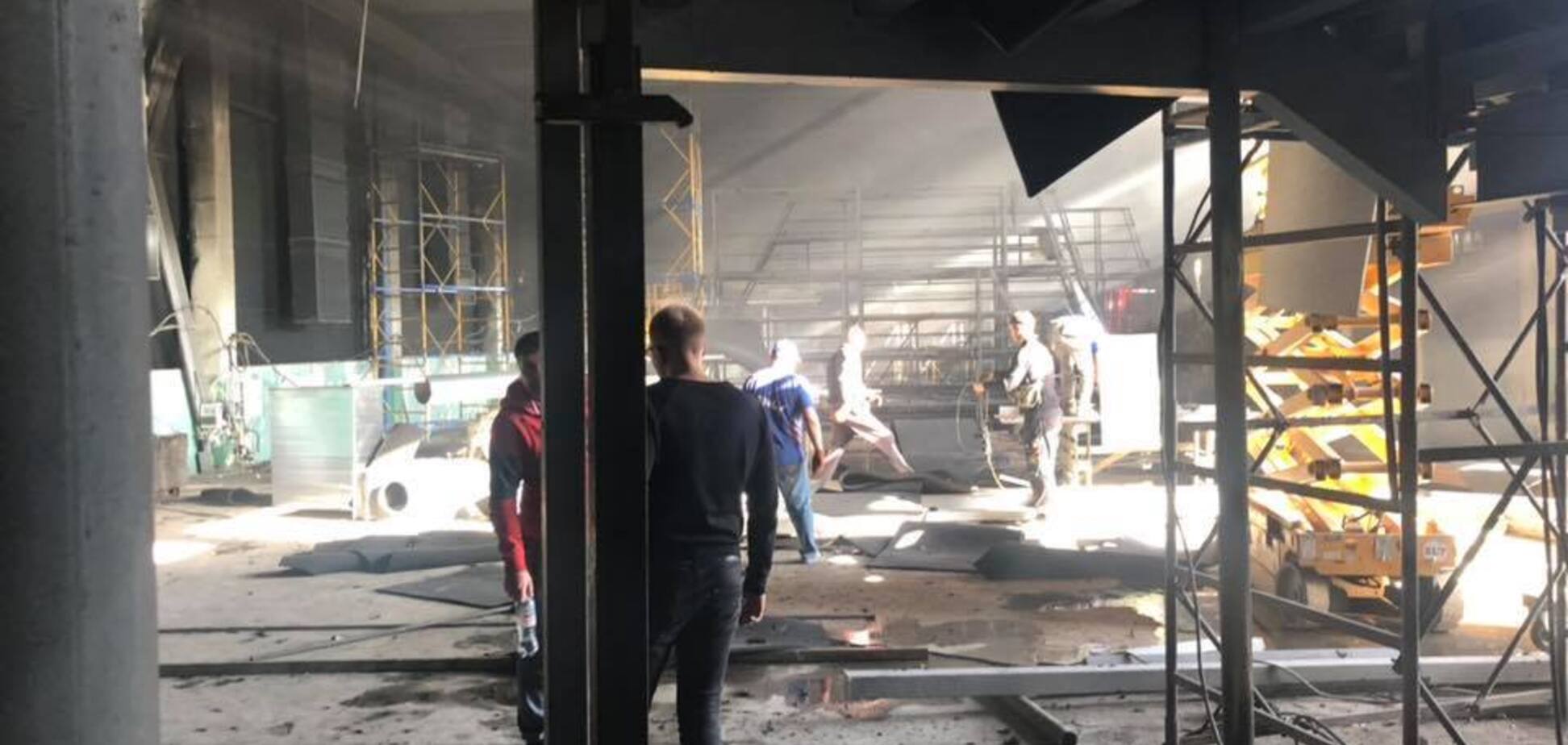 В Киеве вспыхнул пожар в здании нового канала Мураева: фото и видео