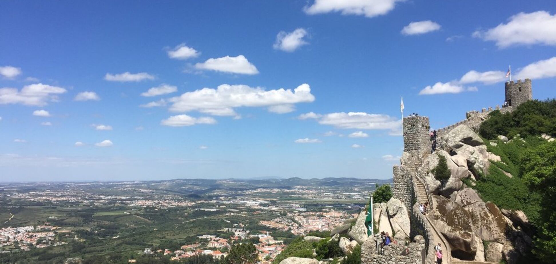 ''Завораживающие виды'': в сети появились фото старинного замка в Португалии