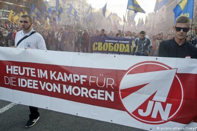 На марші УПА у Києві помітили проросійських неонацистів із Німеччини: фотофакт