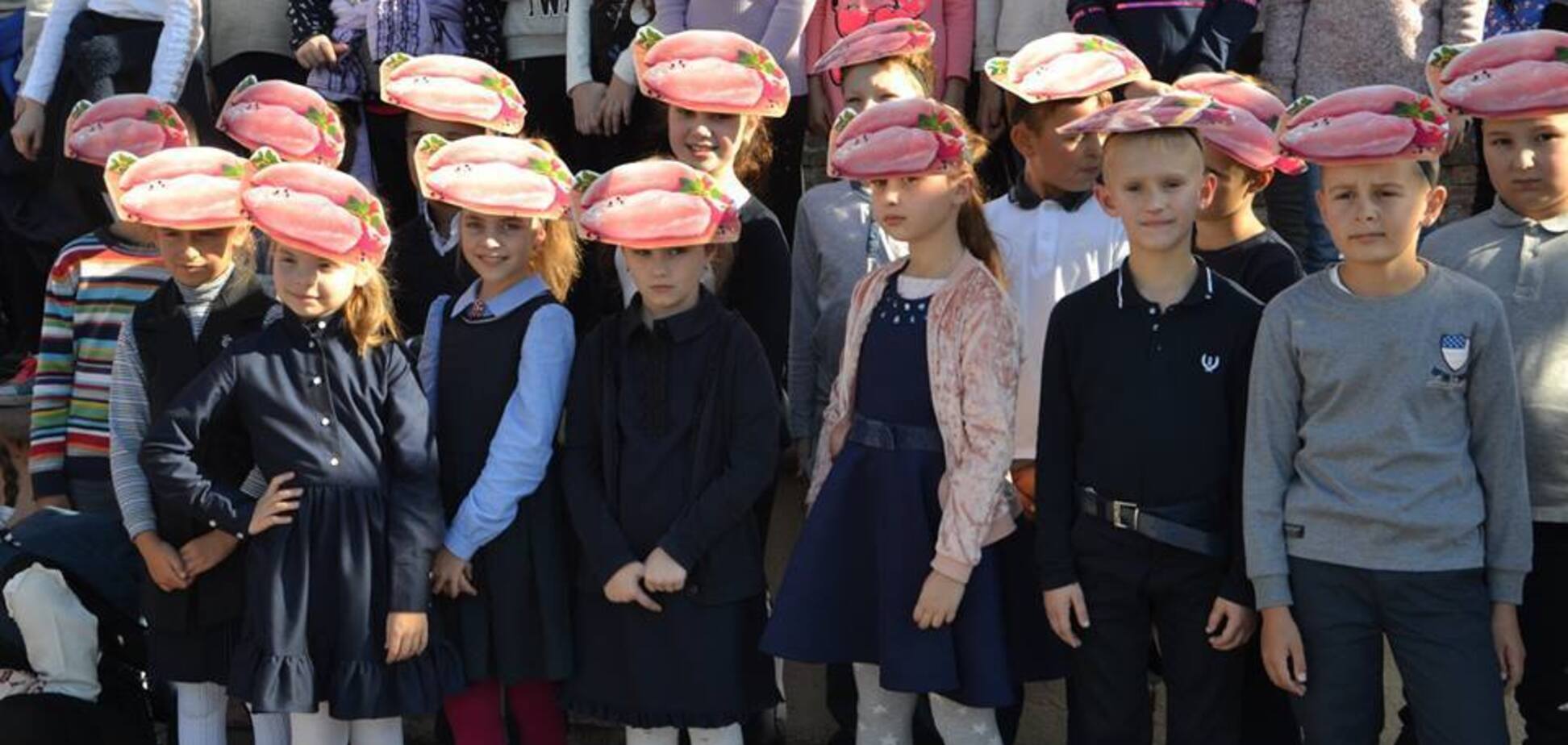''Это точно филе на голове?'' Рекордная акция с детьми в Ивано-Франковске вызвала недоумение украинцев