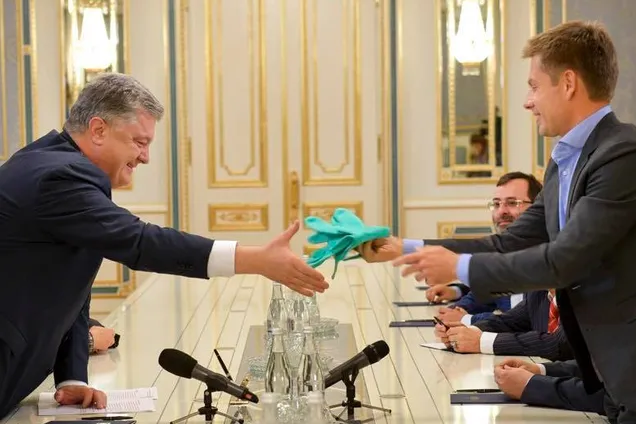 ''Російська осінь і весна не пройшла'': Порошенко привітав делегацію в ПАРЄ з перемогою