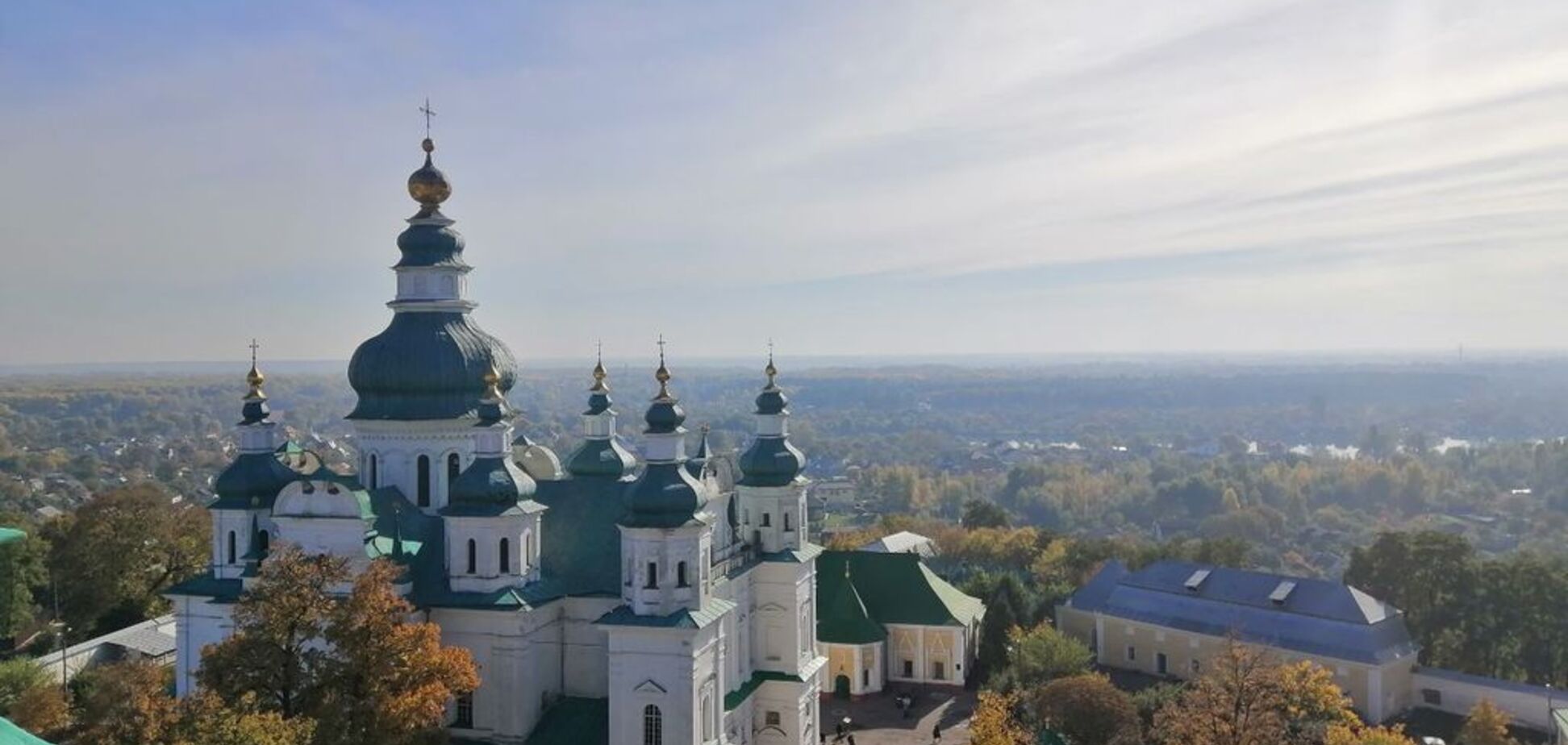 Красна площа і старовинні церкви: як виглядає осінній Чернігів