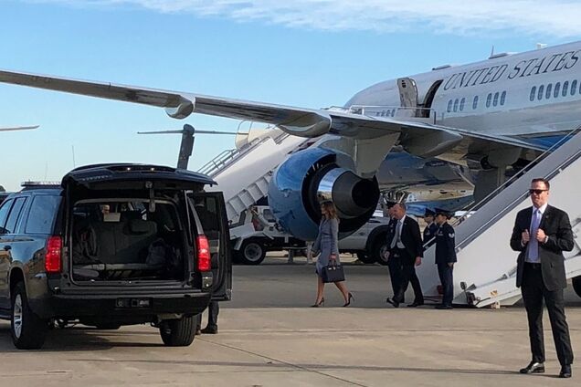 В США произошло ЧП на борту самолета с Меланией Трамп