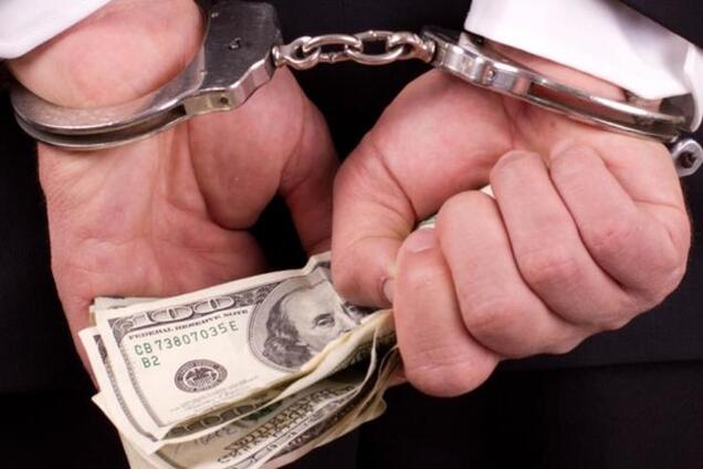 Требовал $150 тыс: взяточника-''решалу'' из ГАСИ поймали с поличным