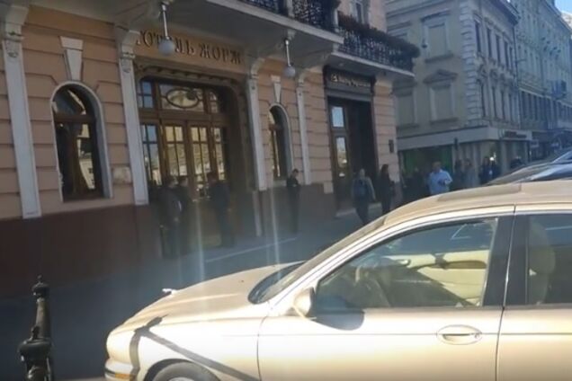 Во Львове ''заминировали' десять зданий: видео и подробности