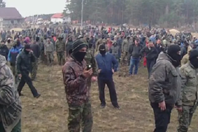 На Волині 200 копачів бурштину побилися із поліцією