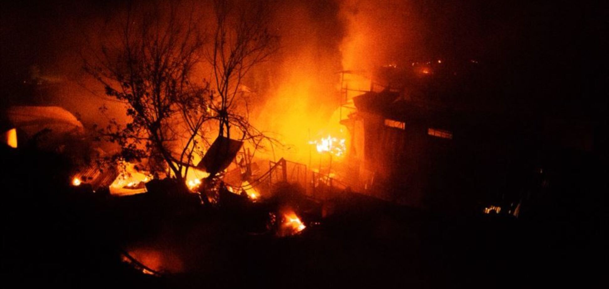 Сгорели сотни метров: в Одессе произошел масштабный пожар